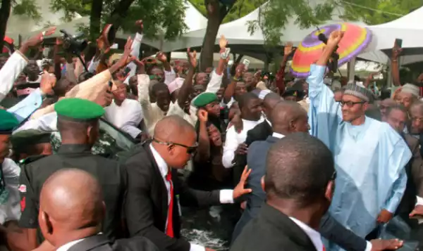 So Risky!! See How Close Those Youths Came To President Buhari [See Photos]